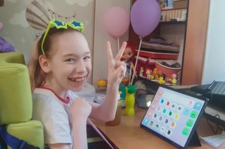 Пермский фонд учит 11-летнюю Тасю общаться без слов