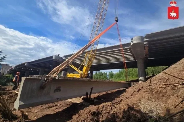 На шоссе Космонавтов в Перми начали разбирать старый мост через Мулянку